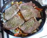 Foto del paso 1 de la receta: Bifes en salsa fáciles y sabrosos