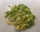 A picture of step 1 of Japanese pork and cabbage okonomiyaki (Butatama 豚玉お好み焼き).
