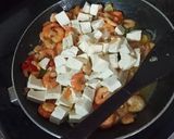 Foto langkah ke 2 dari resep Tumis Udang Tahu Simple.