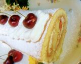 Foto del passaggio 3 della ricetta Rotolo di pasta biscotto farcito con panna e ciliegie 🍒