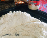 Foto del paso 1 de la receta: 🥖PAN RÚSTICO🥖 CASERO🤩 RELLENO CON ALBAHACA FRESCA🌿Y AJO🧄 // CEBOLLA🧅 Y AJÍ🌶