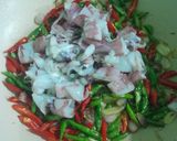 Foto langkah ke 2 dari resep Oseng Cumi Basah.