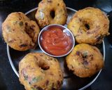 वरण भाताचे मेदूवडे (Varan Bhatache Meduvade Recipe In Marathi) रेसिपी स्टेप 8 फोटो 