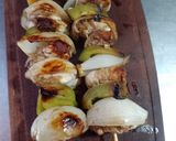 Foto del paso 4 de la receta: Brochetes/pinchos de cerdo 🐖 con salsa de soja 🫑🧅
