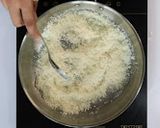 खोबऱ्याचे लाडू / Coconut ladoo / ओल्या नारळाचे लाडू - मराठी रेसिपी रेसिपी स्टेप 2 फोटो