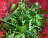 Hình bước làm 1 của món Mì Gói Bao Tử Hầm Tiêu Xanh