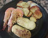 Foto del paso 3 de la receta: Merluza con langostinos y patatas