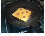 Foto langkah ke 5 dari resep Roti Tawar Goreng Telur.