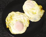 Foto del paso 1 de la receta: Huevos fritos con huevas de lumpo