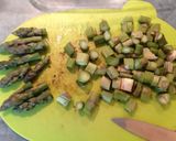 Une image de l'étape 2 de Risotto aux asperges vertes.
