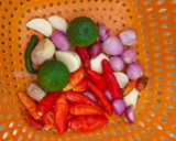 Foto langkah ke 1 dari resep Pecak Ikan Mas.