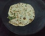 A picture of step 3 of Palak prontha with curd.