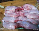 Foto del paso 2 de la receta: Conejo con tomate y frutos secos
