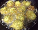 A picture of step 4 of Jowar vada.