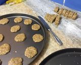 Foto del paso 4 de la receta: Cookies de avena y coco sin manteca con chips