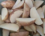 Foto langkah ke 2 dari resep Potato wedges kentang goreng ala ala.