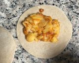 A picture of step 2 of Alo ka paratha.