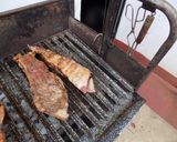 Foto del paso 8 de la receta: Asado, pechito y bondiola de cerdo a la parrilla saborizados