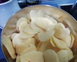 A picture of step 1 of Grandma Obdulia’s Spanish Potato Omelette (Tortilla de Patatas).
