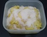 Foto langkah ke 3 dari resep Manisan mangga muda tanpa cabe.