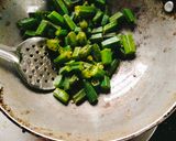 A picture of step 1 of Bhindi do pyaza 😋😋😋😋🥰❤️.