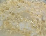 Foto langkah ke 2 dari resep Omelet Mie Mini.