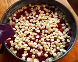 Une image de l'étape 4 de Gateau framboise et chocolat blanc façon crumble.