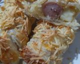 Foto langkah ke 4 dari resep Cheesy sausage roll.