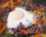 Foto del paso 4 de la receta: Salteadito rápido, fácil y saludable de espinaca y legumbres