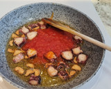 Foto del paso 3 de la receta: Espaguetis con pulpo al ajillo y salsa de tomate