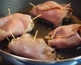 Foto del paso 2 de la receta: Rollos de pastrami rellenos con salsa