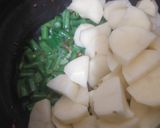 फ्रेंच बीन्स और आलू की सूखी सब्जी (French beans aur aloo ki sookhi sabzi recipe in Hindi) रेसिपी चरण 4 फोटो