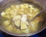 Hình bước làm 2 của món Canh bò viên nấu khoai môn