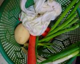 Foto langkah ke 1 dari resep Sayur Sop TePuBa (telur puyuh bakso).