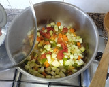 Foto del paso 3 de la receta: Lubina con judías verdes en salsa de pimientos