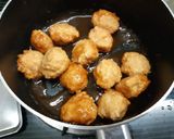 รูปขั้นตอนการทำที่ 5 ของ หมูก้อนซอสมะเขือเทศสไตล์ญี่ปุ่น (肉団子の甘酢あんかけ)
