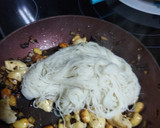 Foto del paso 6 de la receta: Fideos chinos con pollo y almendras
