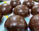 A picture of step 4 of Hot Chocolate Bombs.