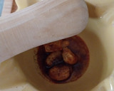 Foto del paso 7 de la receta: Fritada de butifarra y alcachofas con picatostes al ajillo y pimentón