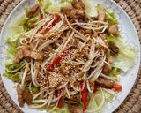 Foto langkah ke 5 dari resep Pork Stir Fry Beansprouts on Lettuce (Lettuce Siram Tumis Babi Toge).