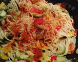 Foto del paso 4 de la receta: Tallarines con verduras salteadas