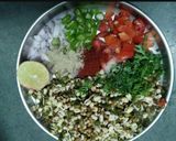 A picture of step 5 of Oats chila with sprouted beans topping.
