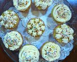 A picture of step 7 of Snowflake Cupcakes.