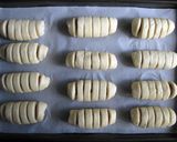 A picture of step 4 of Sausage Bread Rolls.