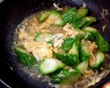 รูปขั้นตอนการทำที่ 4 ของ บวบผัดไข่