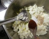 A picture of step 5 of Paneer paratha.