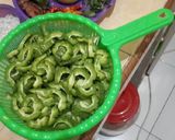 Foto langkah ke 2 dari resep Tumis pare teri medan.