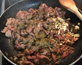 Tárkonyos májragu szalmakrumplival recept fázis 2 fotója