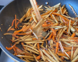 Foto del paso 4 de la receta: Kinpira gobo(きんぴらごぼう) Comida japonesa