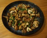 A picture of step 9 of Mushrooms in oyster sauce.